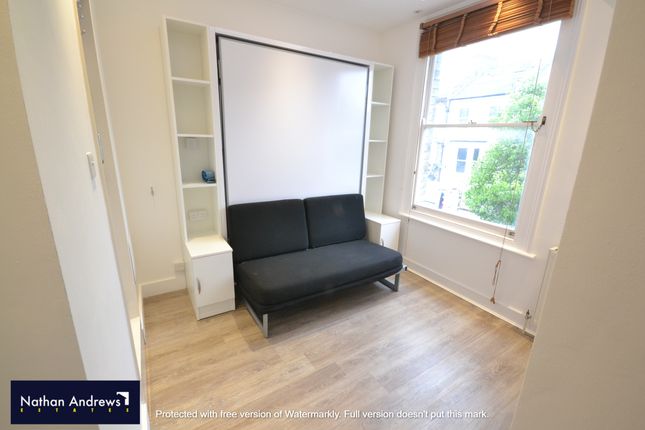 Studio to rent in Delorme, Hammersmith