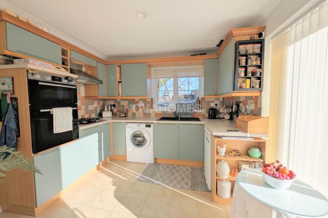 15, Frensham Gardens, Plymouth photo 4