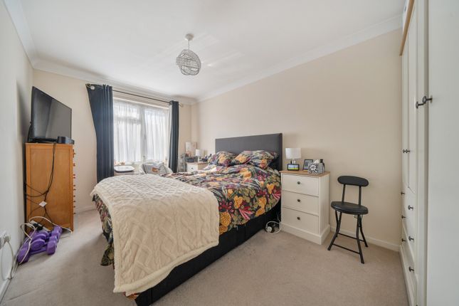 14, Melrose Close, London photo 3