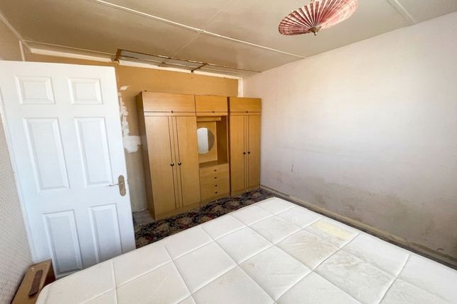 18 Orchard Way, Sheerness photo 4