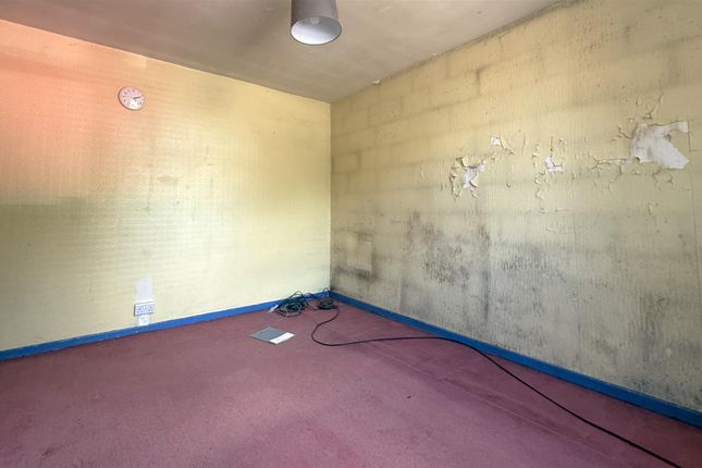 17, Arrow Scout Walk, Northolt photo 4