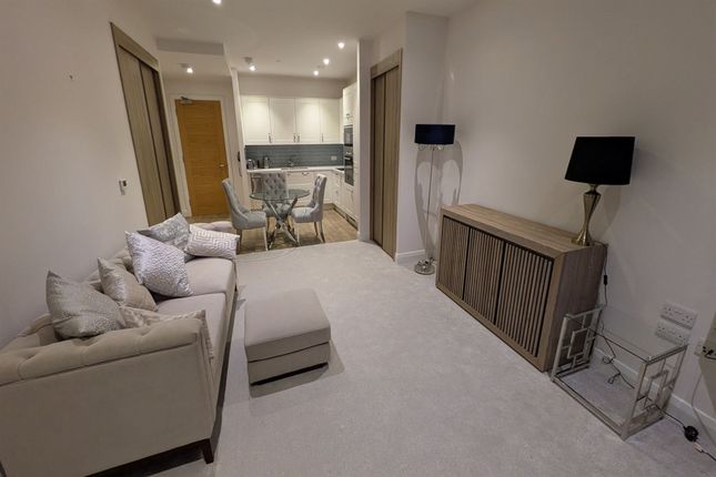 Apt 3, Chapelwood, Wilmslow photo 4