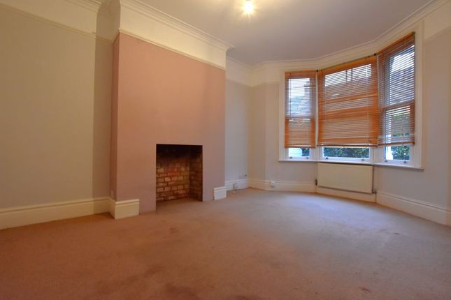 27, Lance Road, West Harrow photo 3