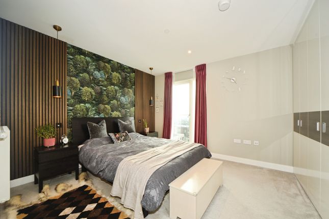 3-bed flat on Flat 1602, Quill House, Plowden Road, London, £775,000