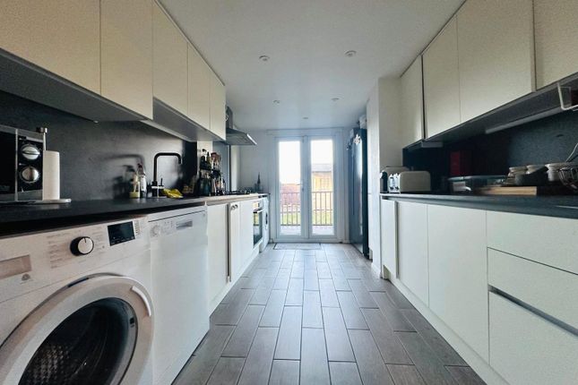 81, Overdown Road, London photo 3