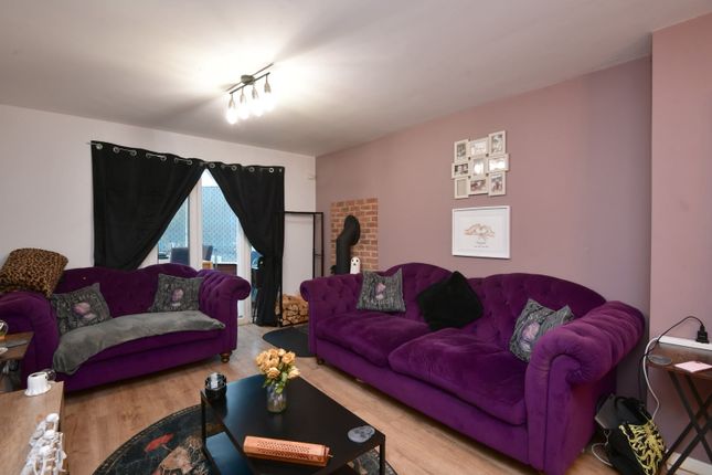 2, Cherry Tree Crescent, Sleaford photo 3