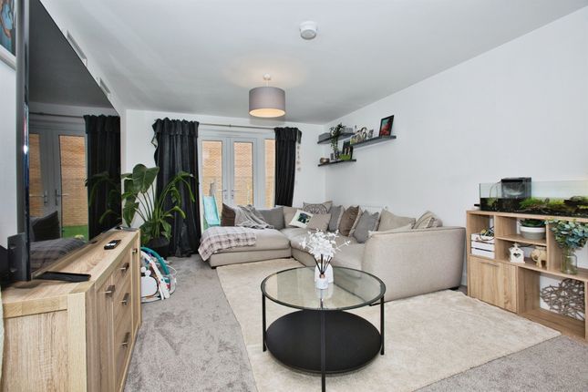 9, Sutton Grove, Crewkerne photo 3