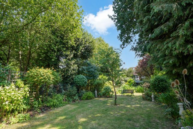 19 Rodborough Road, Golders Green, LONDON photo 4