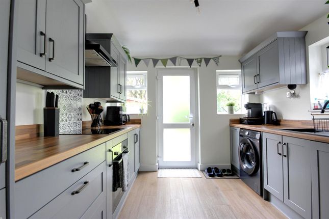 53, Allderidge Avenue, Hull photo 4