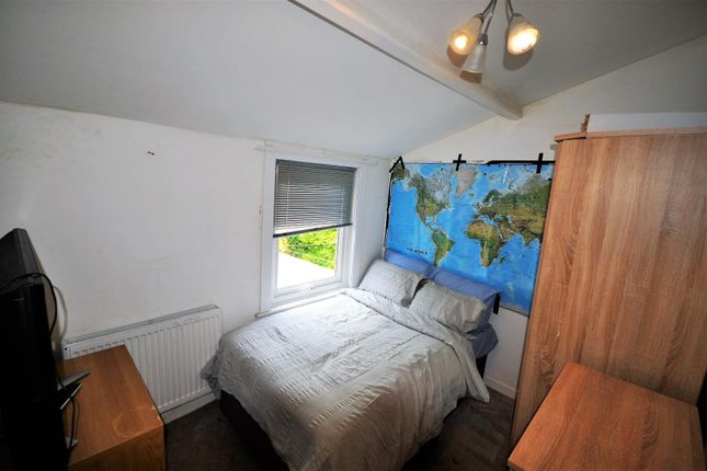Room 5, 17, Hatfield Road, Watford photo 4