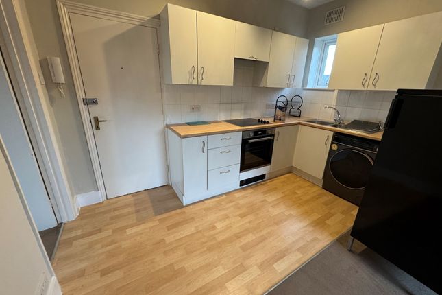 Flat 4, 94, Manor Road, Guildford photo 2