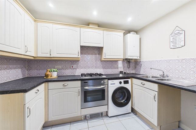 11, Fox Court, Aldershot photo 2