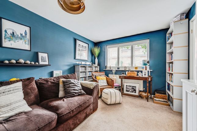 38, Youens Drive, Thame photo 2