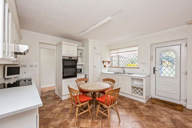 Millfield Mill Lane, Crawley photo 3