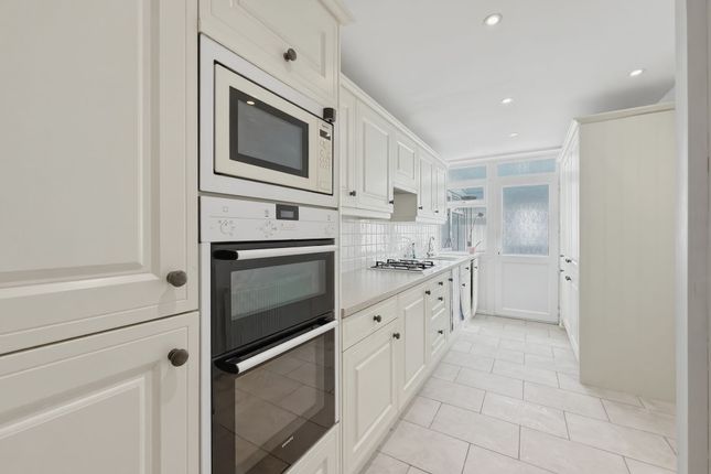 27 Leach Road, Newport photo 2