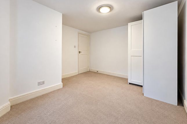 Basement Flat, 2A Monnery Road, London photo 3