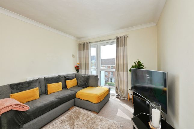 104, Upperfield Road, Welwyn Garden City photo 2