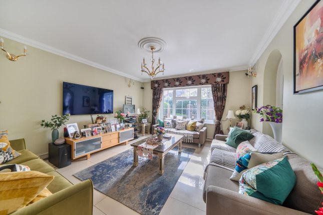 10, Hartsbourne Road, Bushey photo 4
