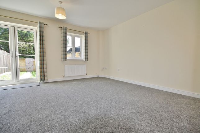 Town house for sale in Ashcombe Crescent, Witney