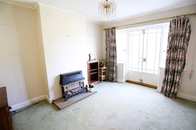 Hessle Grove, Epsom photo 4