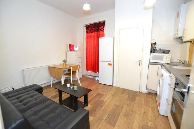 43, Settles Street, London photo 2