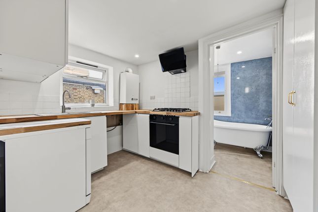 Second Floor Flat, 45 Victoria Road, London, London photo 4