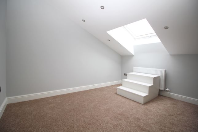 Flat 12 Harrington House, Brighton Road, Horsham photo 4