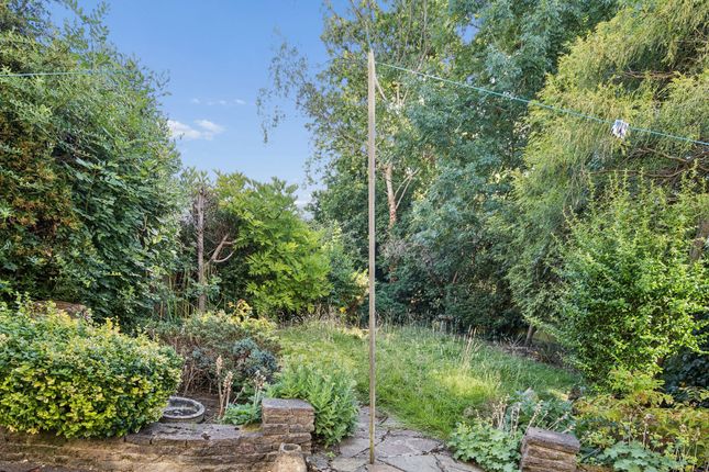 9 Chiltern Close, Bushey photo 4