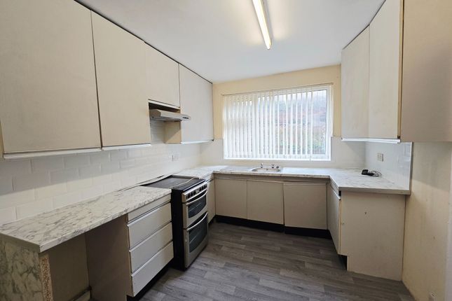 37 Aireville Crescent, Bradford photo 4
