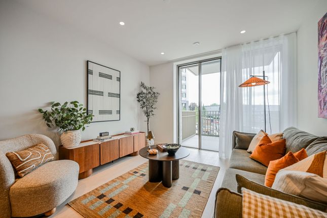 2-bed flat on Heart of Hale Lane, Tottenham, £3,350/mo