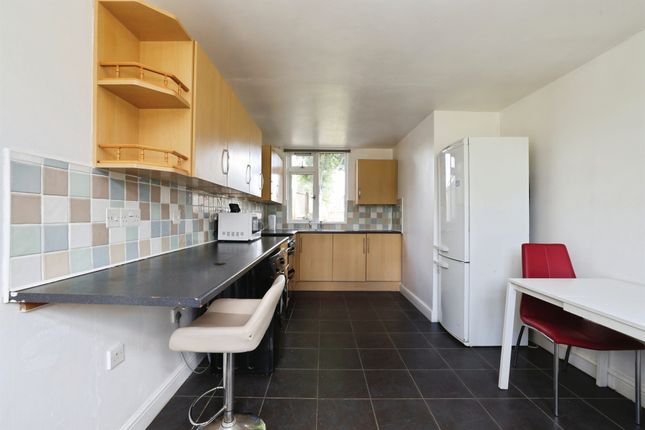 68, Woodland Way, Devizes photo 4