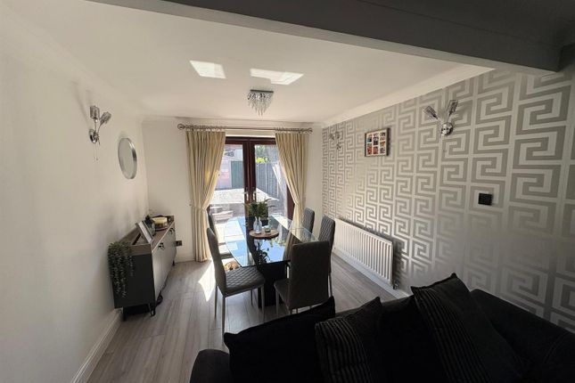 16,, Ferndale Road, Wolverhampton photo 3