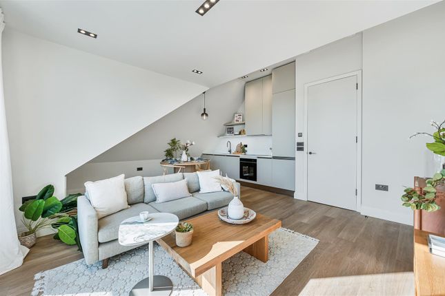 Flat 8, 50, Creswick Road, Acton photo 2