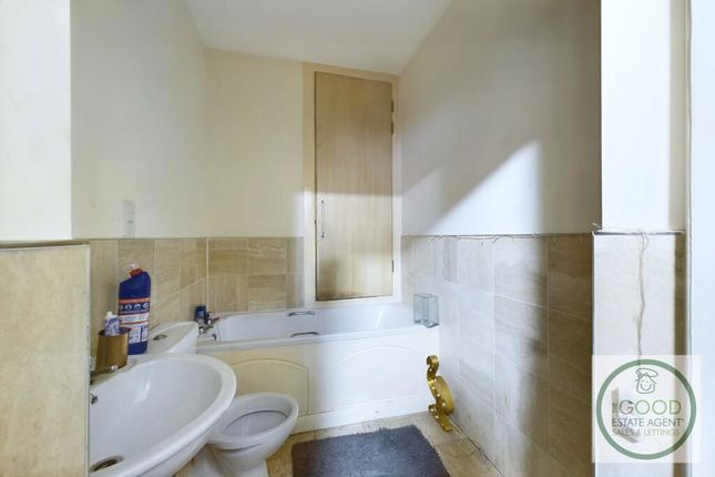 Flat 3, 4a Ramsgate, Durham photo 3