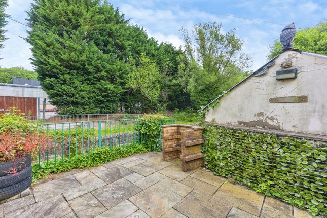 230, High Street West, Glossop photo 4