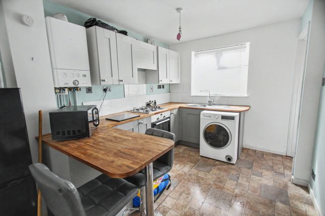 7, Stanley Street, Caerphilly photo 3