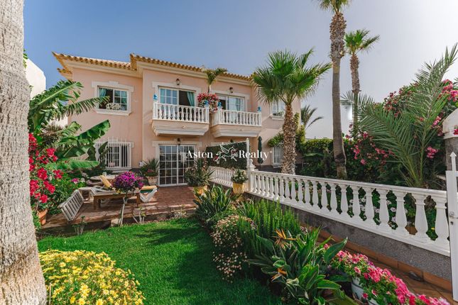 Villa for sale in Ensenada Pelada, El Medano, Santa Cruz Tenerife