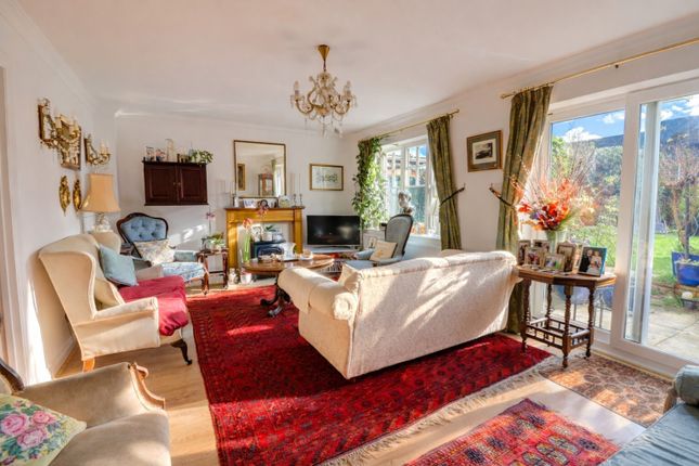 34, Saunderton Vale, High Wycombe photo 2