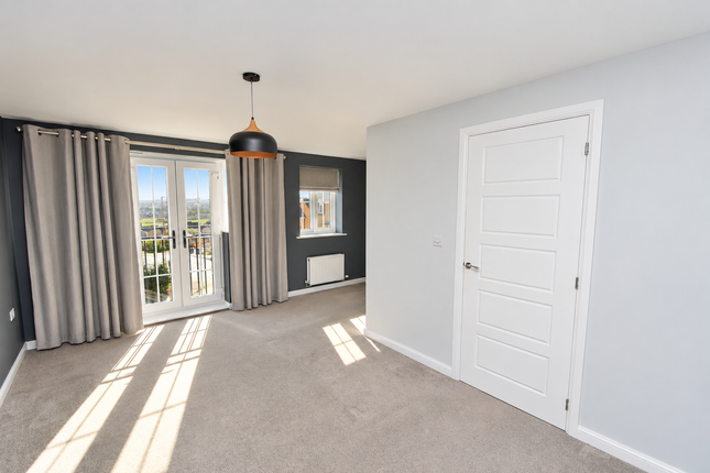 61, Staincliffe Drive, Keighley photo 3