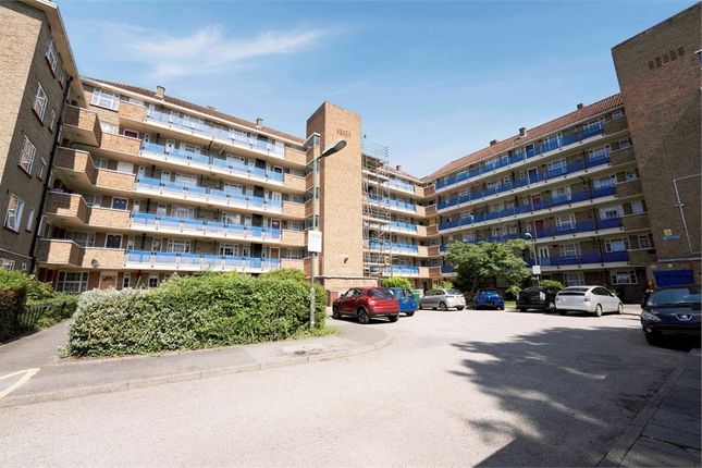 2 bed flat for sale in London Road, Mitcham CR4