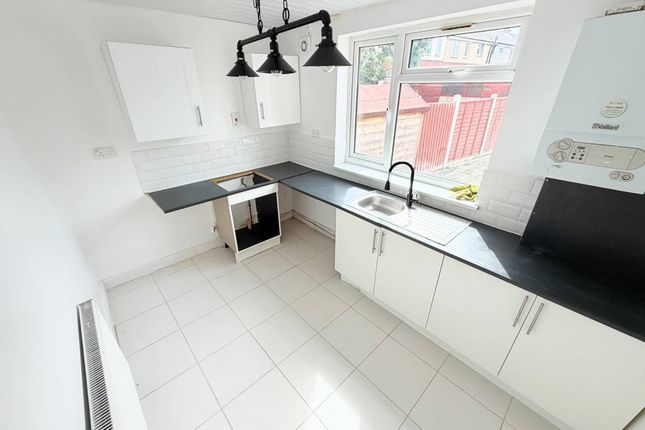 141 Park Lane West, Tipton photo 2