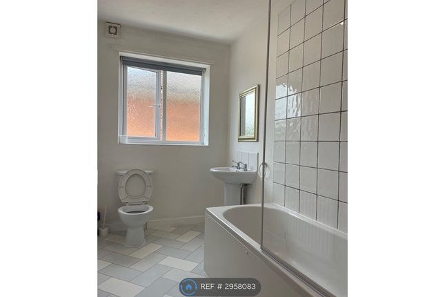 Flat   Leyland Road, Southport photo 5