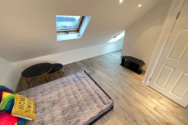 37, Longfield Avenue, London photo 2