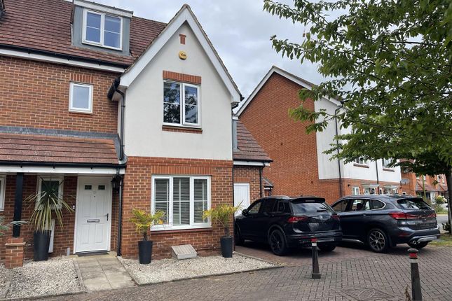 Thumbnail Property to rent in Bateson Drive, Leavesden, Watford