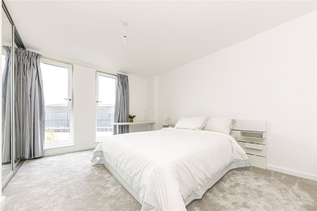 Flat 19,, Cardwell House, Longcross photo 4