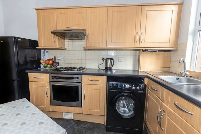 18, Whingate Avenue, Leeds photo 2