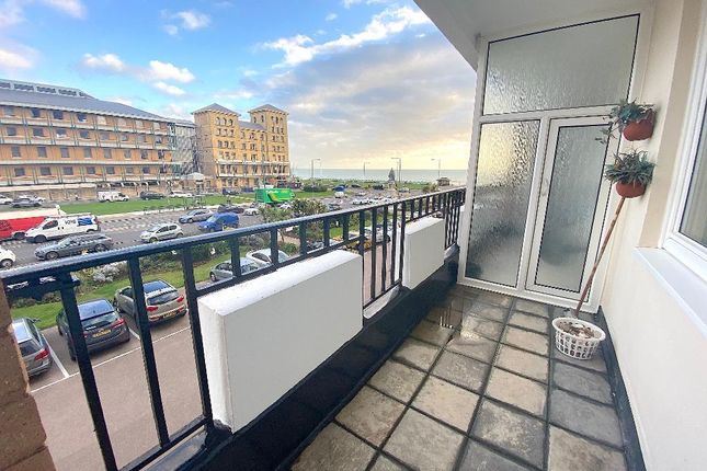 Thumbnail Flat to rent in Ashley Court, Grand Avenue, Hove, East Sussex