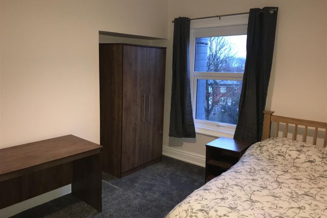 Shared accommodation to rent in Room 3, Flat 320, Beverley Road, Hull