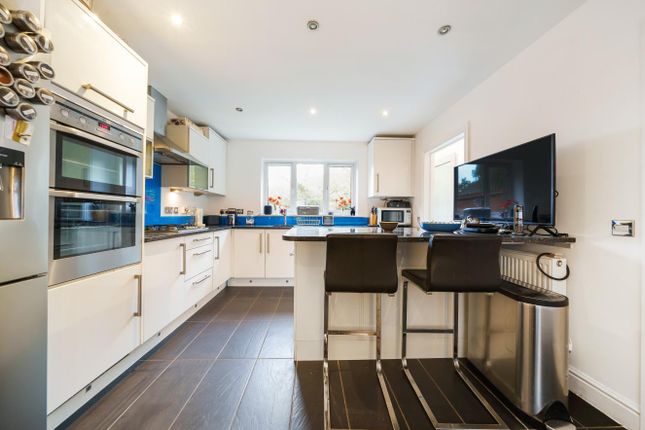 2, Morris Avenue, Uxbridge photo 4