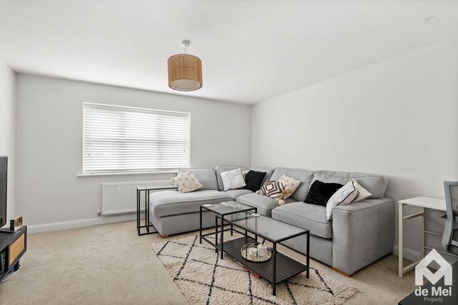 2, Belas Close, Cheltenham photo 4